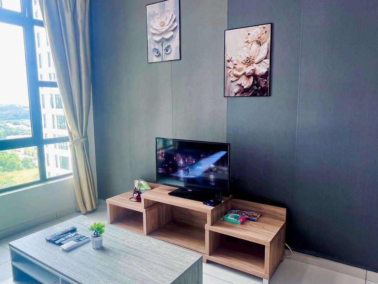 D Summit With Wifi And Tvbox * Johor Bahru